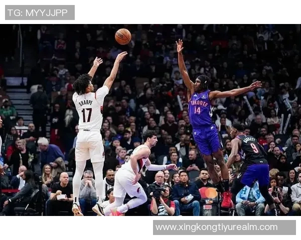 锡安表现稳定16投8中罚球命中率高达90贡献25分7篮板4助攻